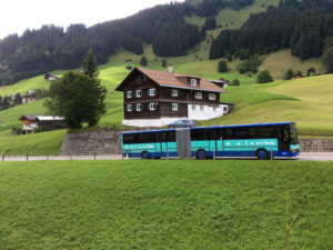 Bus in het Kleinwalsertal Oostenrijk